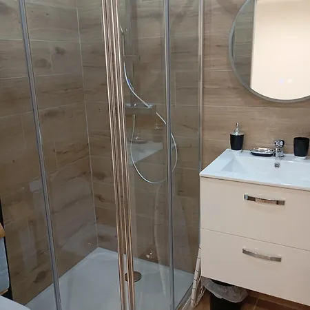Studio Apartment *