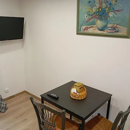 Studio Apartment *