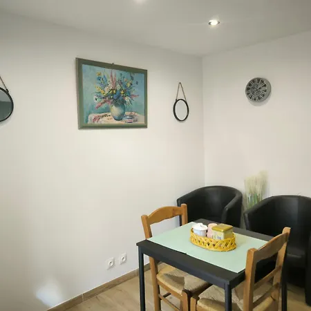 Studio Apartment *